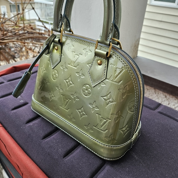 (SOLD)Authentic Louis Vuitton Vernis BB alma - Picture 11 of 12